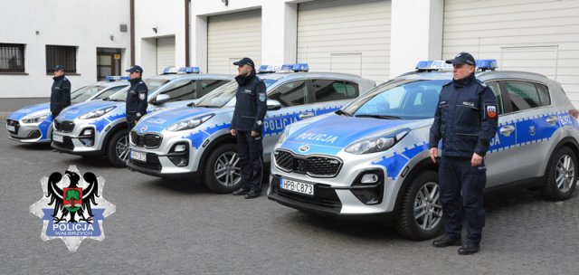 Uroczyste przekazanie nowych radiowozów
