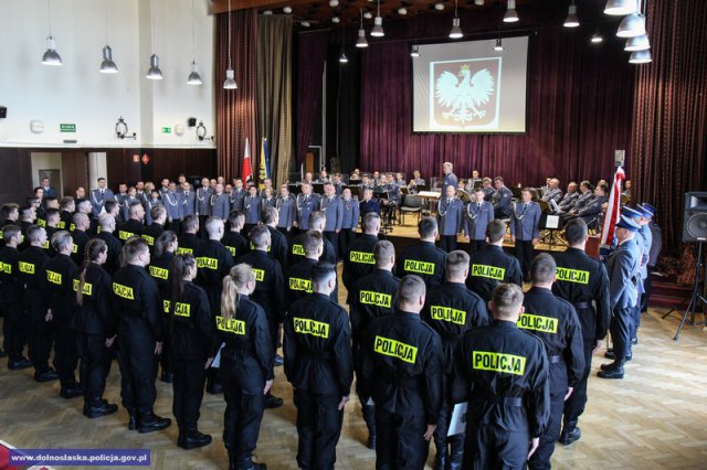 Ślubowanie nowo przyjętych funkcjonariuszy policji