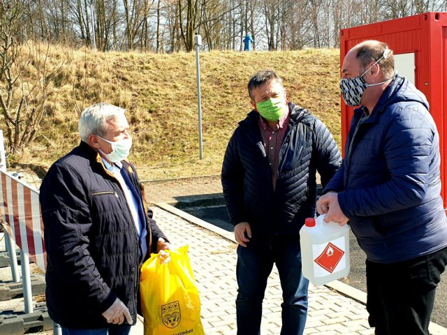 Sąsiedzi z Czech przekazali pomoc na ręce Burmistrza Mieroszowa