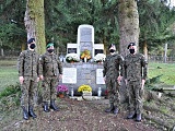 Odwiedzili groby poległych żołnierzy