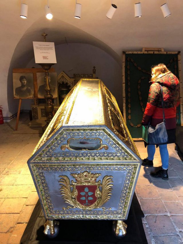 Odrestaurowana cynkowa trumna hrabiego Jana Henryka I