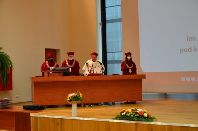 [FOTO] Rozpoczęcie roku akademickiego na Uczelni Silesiusa w Wałbrzychu