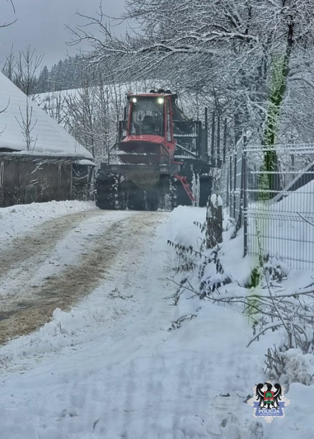 [FOTO] Ciężarówka wypadła z drogi w Jabłowie