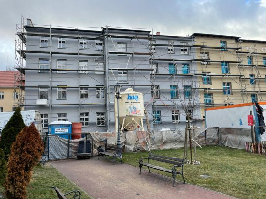 Trwa intensywny remont budynków przy ulicy Zajączka
