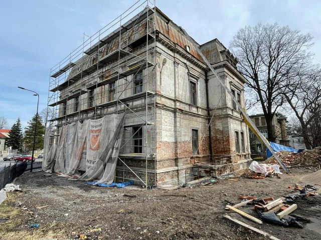 [FOTO] Trwa remont zabytkowej willi przy ul. Matejki w Wałbrzychu