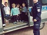 Boguszowscy policjanci odwiedzili przedszkolaków i rozmawiali z nimi o bezpieczeństwie podczas zbliżających się wakacji