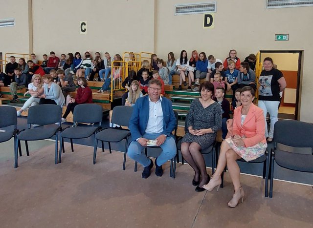 Uczniowie z Jugowic najlepsi w konkursie „Szkoła bawi, uczy i wychowuje”
