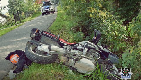 Groźne zderzenie osobówki z motocyklem w Jedlinie-Zdroju [Foto]