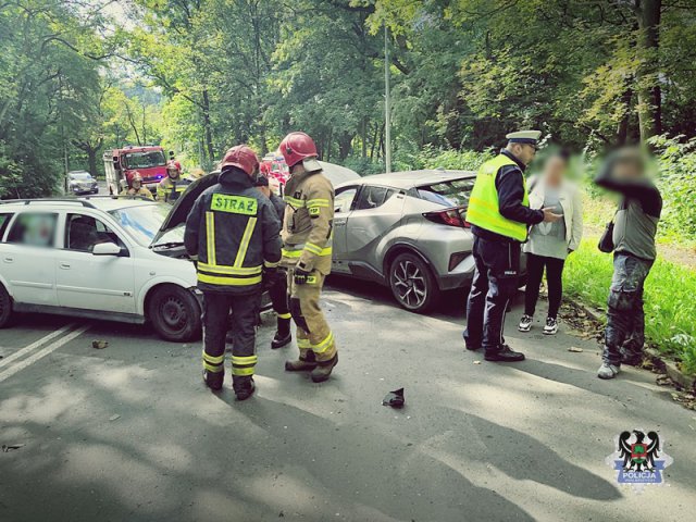 Pijany 28-latek doprowadził do czołowego zderzenia na ul. Piłsudskiego [Foto]