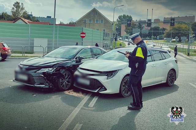 Wypadek na skrzyżowaniu Łączyńskiego ze Szczawieńskiej w Szczawnie-Zdroju [Foto]