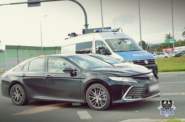 Wypadek na skrzyżowaniu Łączyńskiego ze Szczawieńskiej w Szczawnie-Zdroju [Foto]