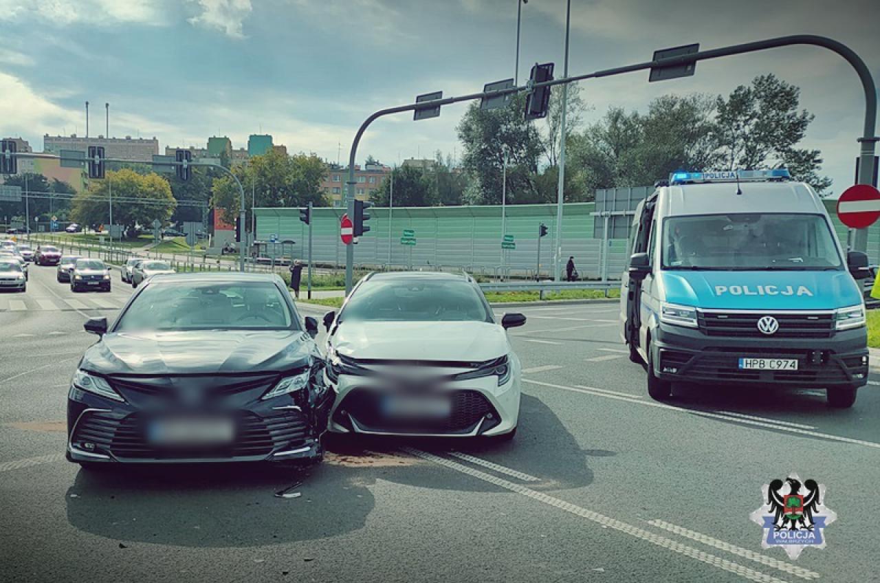 Wypadek na skrzyżowaniu Łączyńskiego ze Szczawieńskiej w Szczawnie-Zdroju [Foto]