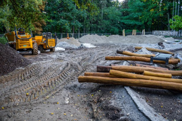 Trwa budowa placu zabaw w Parku Szwedzkim w Szczawnie-Zdroju [Foto]