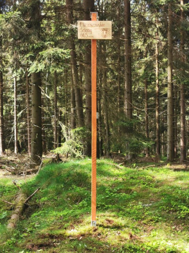 Zniknął znak na Mieroszowskich Ścianach w Górach Stołowych [Foto]
