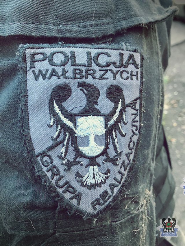 Od pięciu lat grozili mieszkańcom, niszczyli mienie, wlewając kwas do pojazdów i mieszkań i podżegali innych do podobnych czynów. Grozi im 15 lat odsiadki