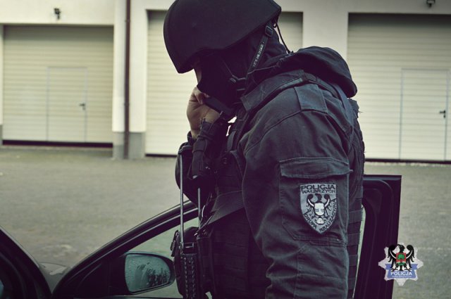 Od pięciu lat grozili mieszkańcom, niszczyli mienie, wlewając kwas do pojazdów i mieszkań i podżegali innych do podobnych czynów. Grozi im 15 lat odsiadki
