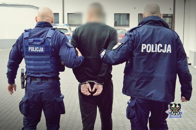 Rozebrali znajomego, pobili, okradli i zostawili na mrozie. Teraz odpowiedzą przed sądem