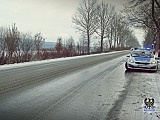 Zderzenie busa z motorowerem i dachowanie w Borównie [Foto]