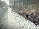 Zderzenie busa z motorowerem i dachowanie w Borównie [Foto]