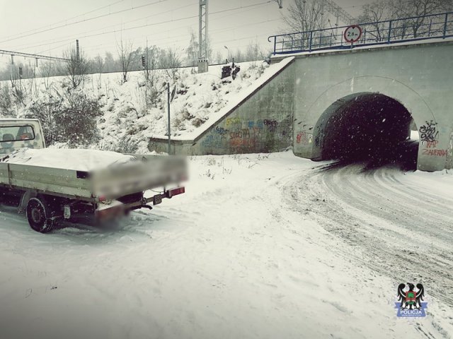 Trudne warunki na drogach. Trzy kolizje drogowe jednego poranka [Foto]