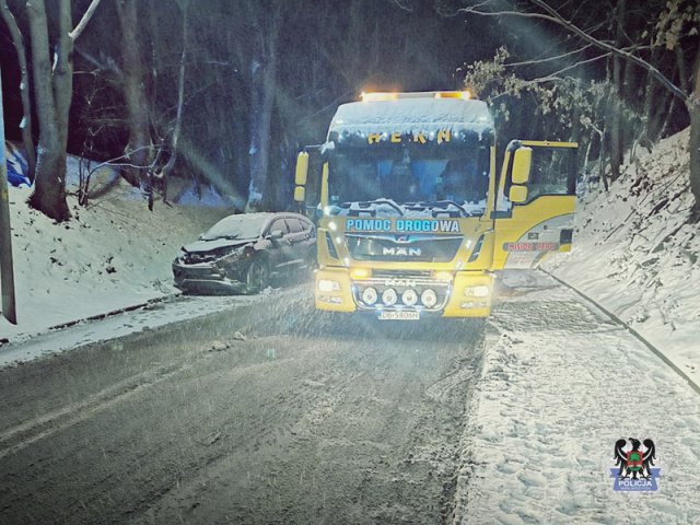 Trudne warunki na drogach. Trzy kolizje drogowe jednego poranka [Foto]