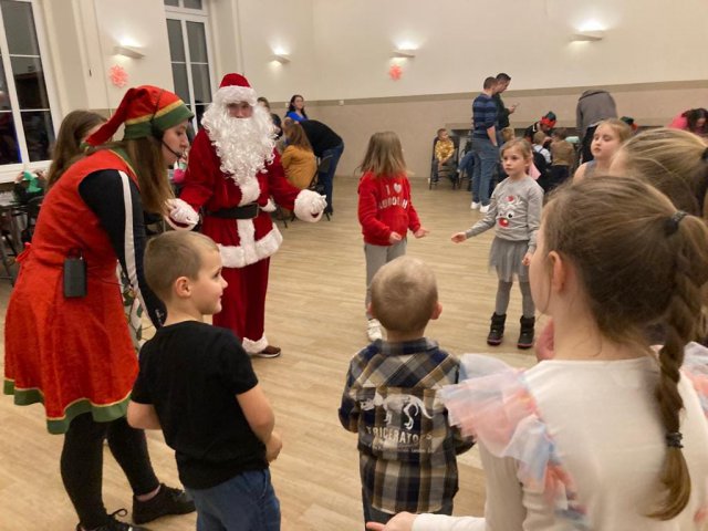 Głuszyckie dzieci spotykały się ze świętym Mikołajem [Foto]