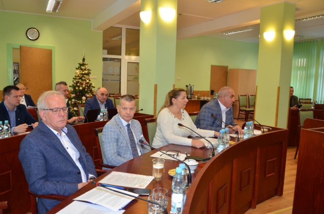 Uchwalono budżet powiatu wałbrzyskiego na rok 2023 [Szczegóły]