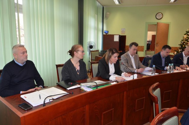 Uchwalono budżet powiatu wałbrzyskiego na rok 2023 [Szczegóły]