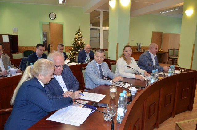 Uchwalono budżet powiatu wałbrzyskiego na rok 2023 [Szczegóły]