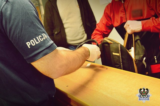 Siedem osób zatrzymanych z narkotykami. Mieli łącznie 1200 porcji handlowych [Foto]