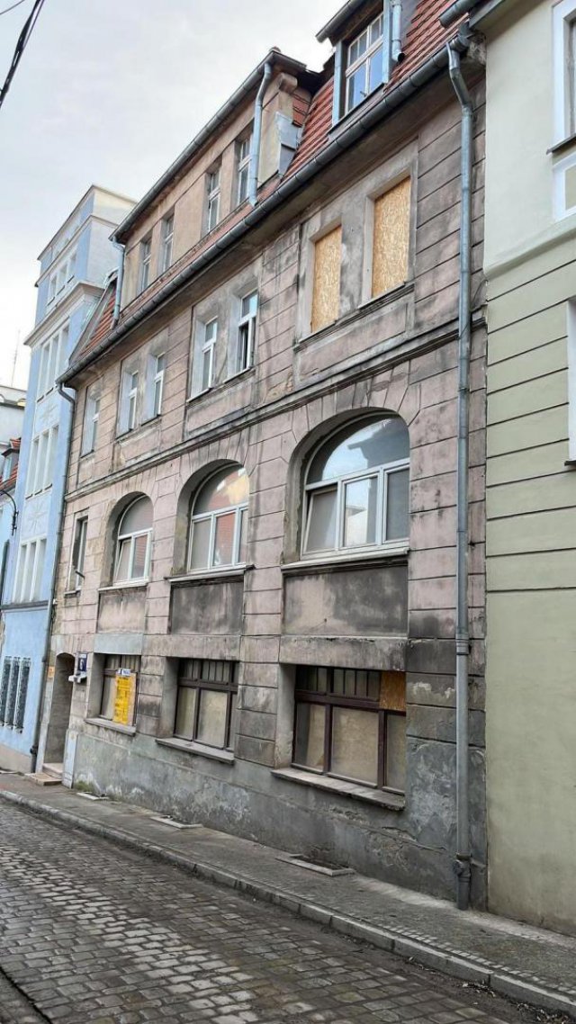 Klucze do nowych mieszkań komunalnych przekazane. Budynek jest świeżo po remoncie! [Foto]