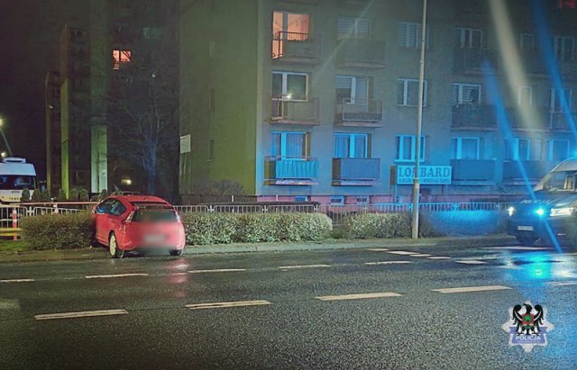 Nietrzeźwy 38-latek wjechał w przydrożne barierki