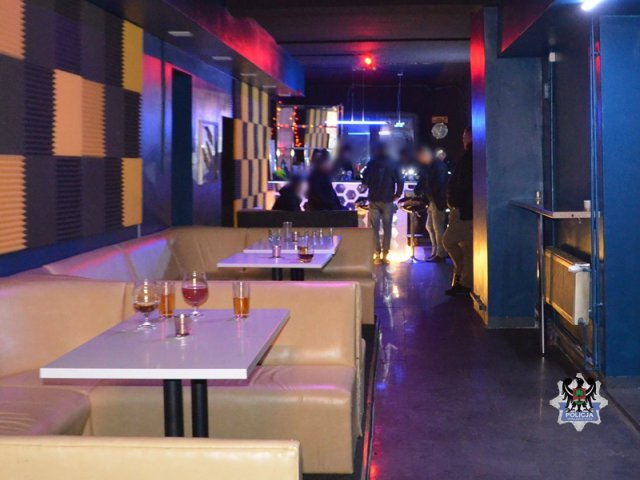 Policjanci zlikwidowali nielegalny klub muzyczny [Foto]