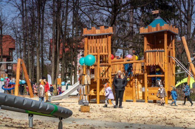 Otwarto plac zabaw w Parku Szwedzkim w Szczawnie-Zdroju [Foto]