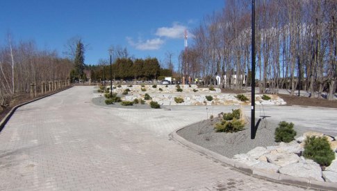 Zakończono przebudowę drogi dojazdowej do cmentarza w Boguszowie-Gorcach. Wykonano także parking, kanalizację i oświetlenie [Foto]