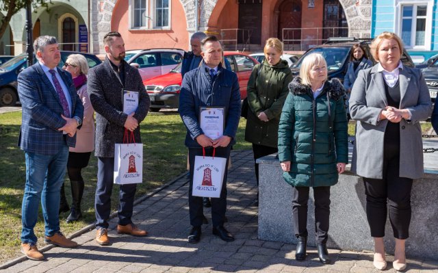 Gmina Mieroszów otrzymała nowego busa do przewozu osób niepełnosprawnych [Foto]