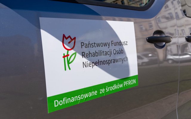 Gmina Mieroszów otrzymała nowego busa do przewozu osób niepełnosprawnych [Foto]