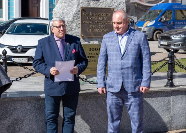 Gmina Mieroszów otrzymała nowego busa do przewozu osób niepełnosprawnych [Foto]