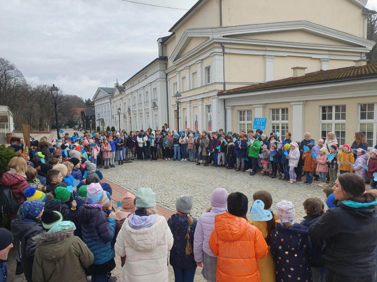 Obchodzili Światowy Dzień Świadomości Autyzmu w Szczawnie-Zdroju [Foto]