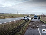 23-latka straciła panowanie nad pojazdem, dachowała i wpadła do rowu [Foto]