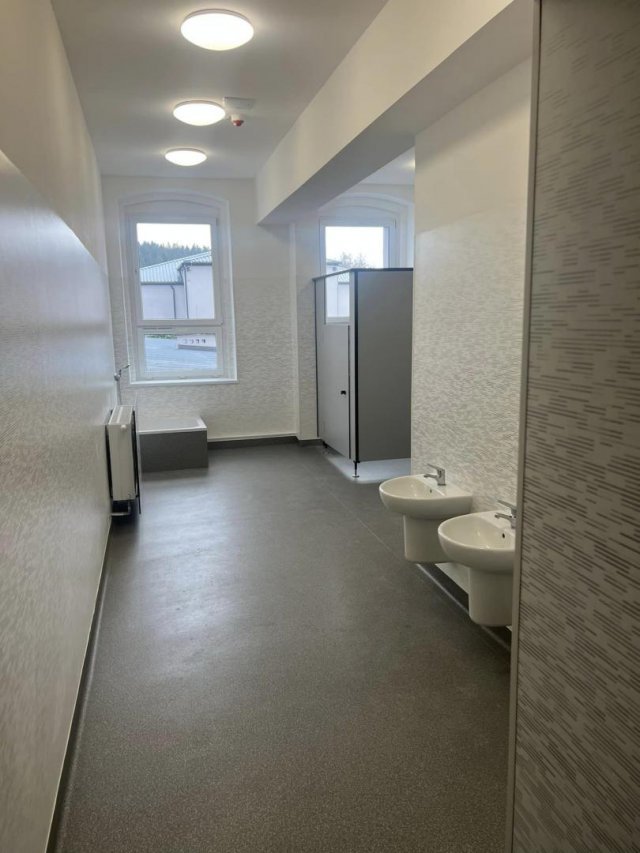 Kończy się przebudowa budynku przy ul. Waryńskiego w Boguszowie-Gorcach. Powstanie tam przedszkole [Foto]