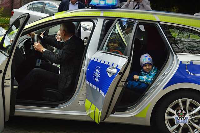 Zobacz, jak prezentuje się nowy radiowóz głuszyckiej policji [Foto]