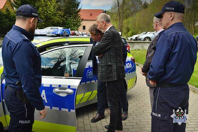 Zobacz, jak prezentuje się nowy radiowóz głuszyckiej policji [Foto]