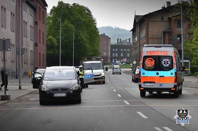 Zderzenie trzech pojazdów na Sobięcinie. Powodem niezachowanie bezpiecznej odległości [Foto]