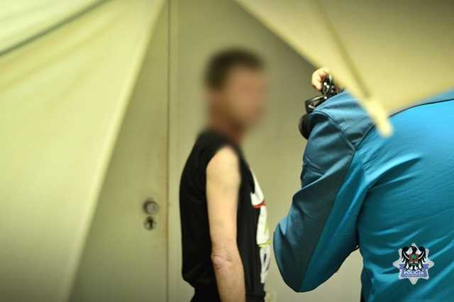 54-latek zatrzymany za oszustwa na seniorach. Odzyskano ponad 42 tys. złotych [FOTO, WIDEO]