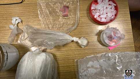W mieszkaniach 42-latka znaleziono ponad kilogram narkotyków. Wśród okazałej kolekcji amfetamina, metamfetamina, marihuana i MDMA