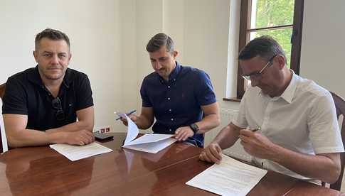 Podpisano umowę na modernizację Orlika w Głuszycy