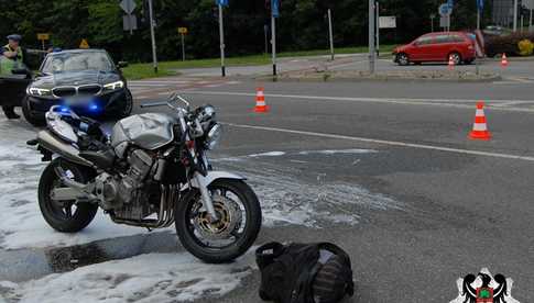 Wypadek z udziałem motocyklisty w Wałbrzychu [FOTO]