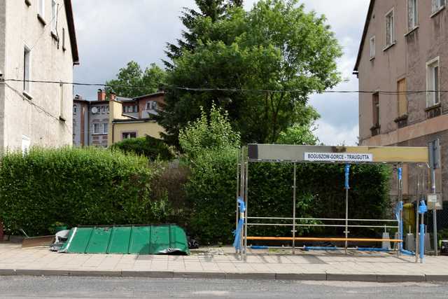 Zamontowano wiaty przystankowe zasilane energią słoneczną w Boguszowie-Gorcach [FOTO]