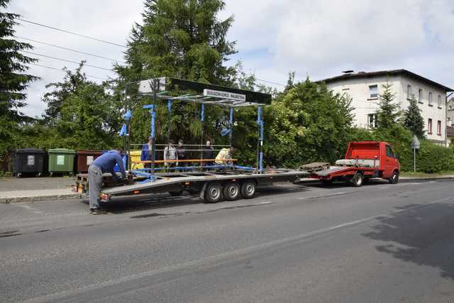 Zamontowano wiaty przystankowe zasilane energią słoneczną w Boguszowie-Gorcach [FOTO]